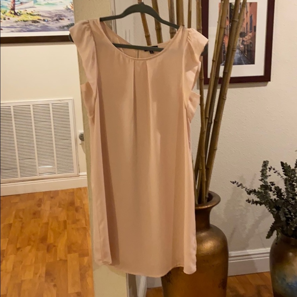 Straight knee length dress with lining.